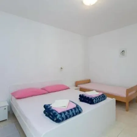 Boguvila - Two-bedroom Basic With Terrace A1 - St Apartman