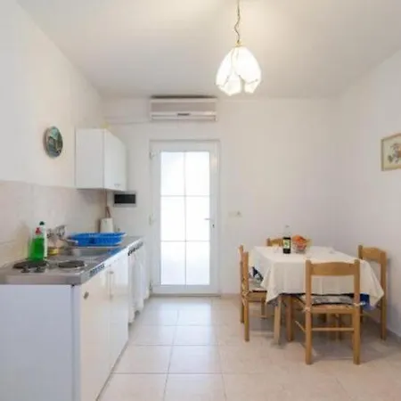 Boguvila - Two-bedroom Basic With Terrace A1 - St Apartamento Supetar