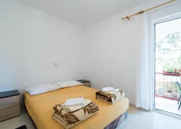 Boguvila - Two-bedroom Basic With Terrace A1 - St Apartman