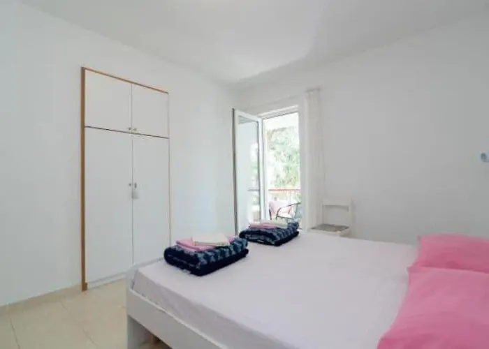 Boguvila - Two-bedroom Basic With Terrace A1 - St * Supetar