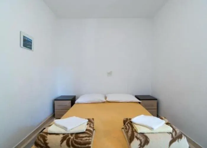 Boguvila - Two-bedroom Basic With Terrace A1 - St * Supetar